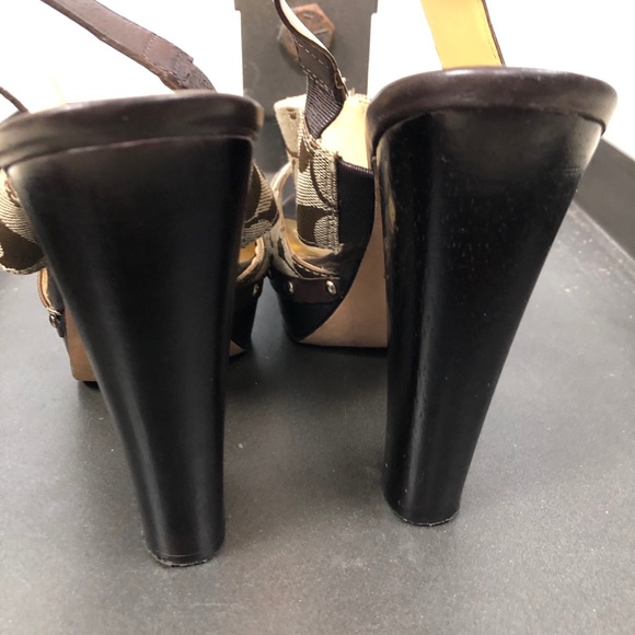 Coach Darcey Heels with Vintage Wristlet - Picture 16 of 17